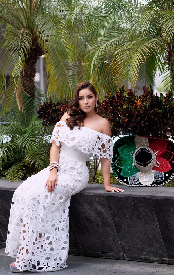 Maxi vestido diseño offshoulder calado