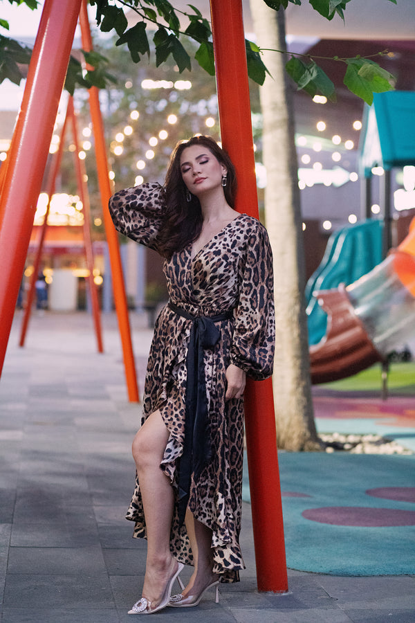 Vestido largo olanes y cinto animal print